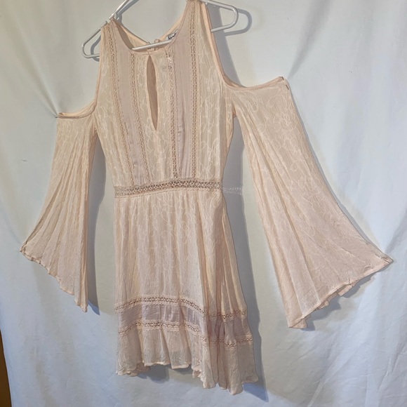 Womens medium cream boho dresses bell sleeves cutout keyhole cute trendy keyhole - Picture 8 of 10